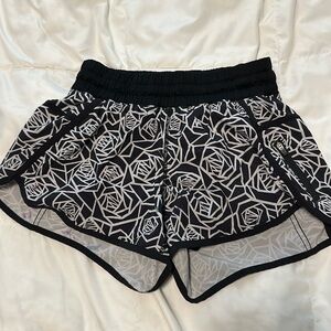 Women’s lulu shorts - 4